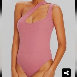 NWT PrettyLittleThing Size 8 Mauve Ribbed Asmetrical Bodysuit.